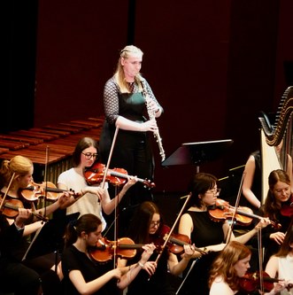 Christina Harrend spielte den Solopart aus dem zweiten Satz von Sibelius' „Lemminkäinen-Suite“ mit viel Gefühl.