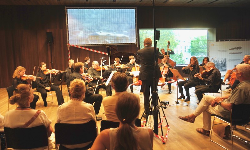 Der Wiener Concert-Verein  brachte bei „Zeitklang im Museum II“ zwei unterhaltsame neue Kompositionen von Nikolay Orininskiy und Florian Hecher zur Uraufführung.