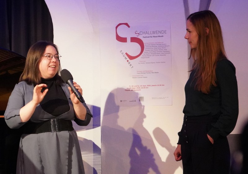 Die Pianistin und Komponistin Alisa Kobzar (li.) ist seit Kurzem Präsidentin der Österreichischen Gesellschaft für zeitgenössische Musik. Im Gespräch mit Anna Maly berichtete sie über ihr neues Werk „Elektrisierte Ruinen“.