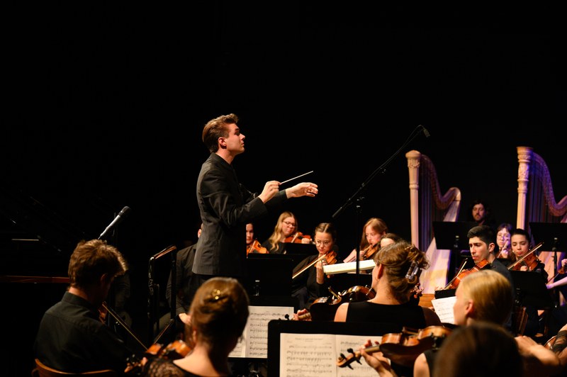 Die Camerata Musica Reno unter der Leitung von Tobias Grabher im Theater Kosmos (Foto: Boon Chung Chi)