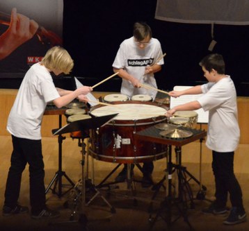 Beim Festakt des Vorarlberger Landeswettbewerbes "prima la musica 2014" spielten einige ausgewählte Ensembles ein abwechslungsreiches Programm. Begeistert haben das Ensemble "SchlagARTig" ...