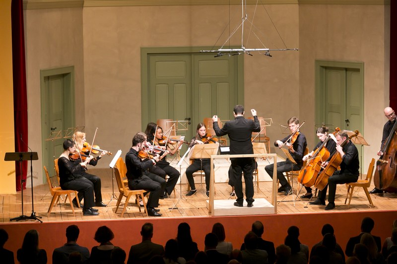 Das Kammerorchester tonart Sinfonietta unter der Leitung von Markus Pferscher eröffnete die emsiana mit passenden und aussagekräftigen Kompositionen. (Foto: Dietmar Mathis)