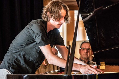 ... dem Pianisten Lucas Leidinger ...