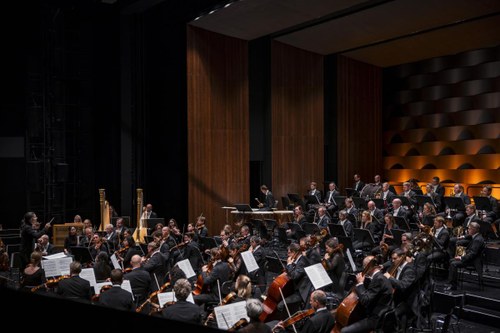 Die Wiener Symphoniker deuteten die Kompositionen von Ravel, Bacewicz und Sibelius beziehungsreich aus.