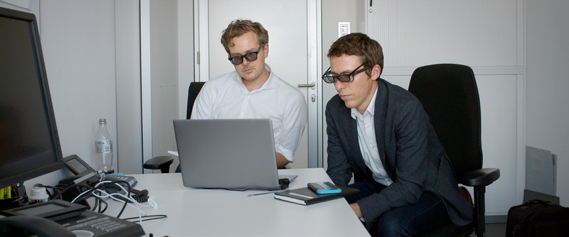 Hinter den Schlagzeilen