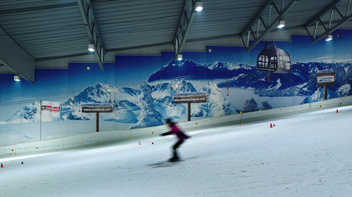 Wettersicherer Spaß in den Alpen: in der Skihalle.