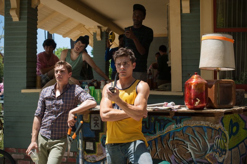 Dem Studenten als Party Animal (Zac Efron) und Unruhestifter sind sie in keiner Rolle gewachsen.