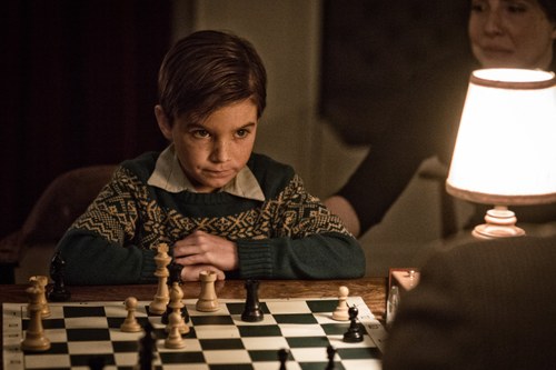 Bobby als Junge: Das Schachbrett als Fluchtort vor der Außenwelt.