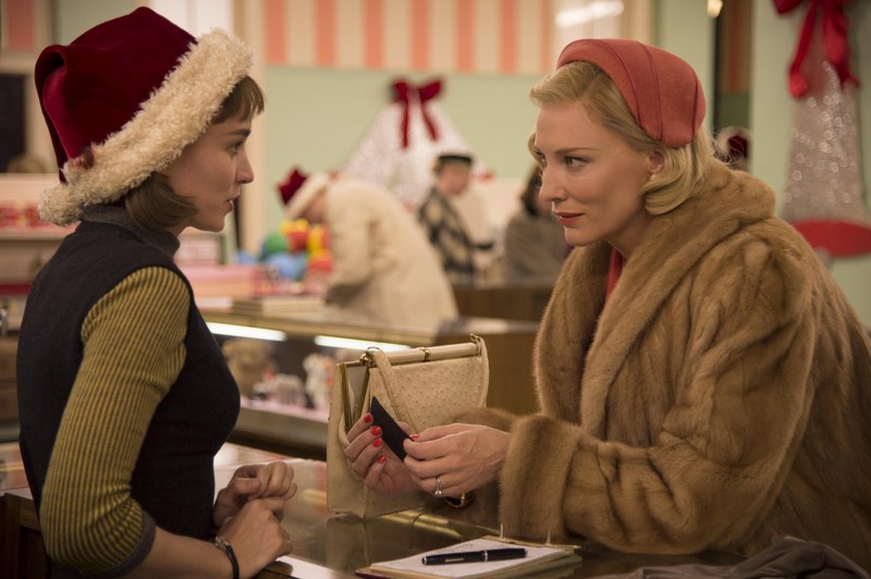 Liebe auf den ersten Blick: Cate Blanchett als weltgewandte Frau und die unsichere Verkäuferin in der Eisenbahnabteilung (Rooney Mara).