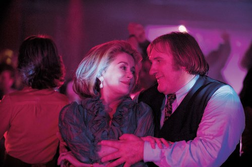 Die Fabrikantin und der Kommunist (Catherine Deneuve und Gérard Depardieu) © Filmladen Filmverleih