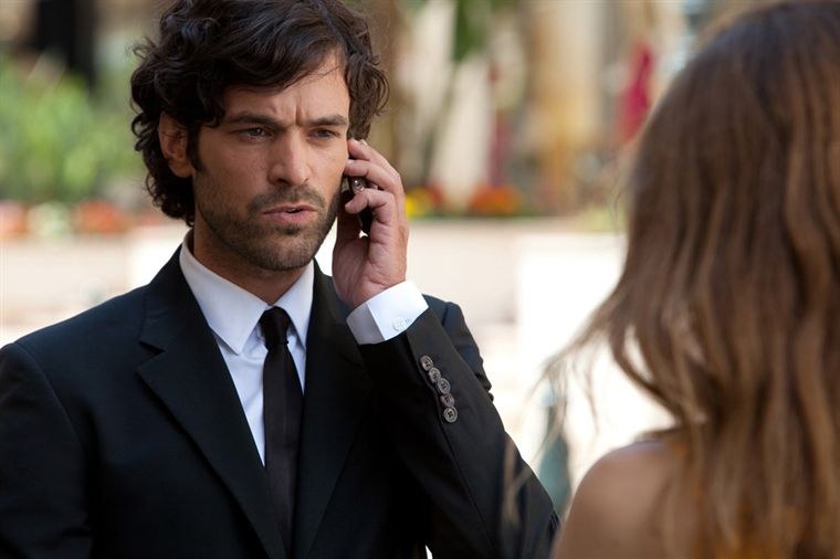 Alex (Romain Duris) arbeitet mit allen Tricks um Frauen zu verführen