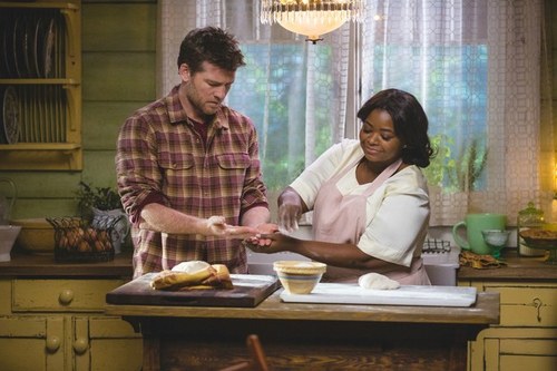 In einer Hütte trifft Mack auf eine schwarze Frau (Octavia Spencer), die sagt, sie sei Gott.