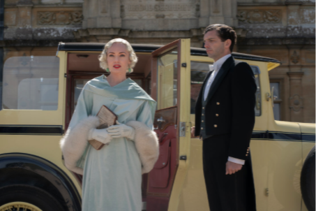 Downton Abbey erzählt auf sanfte Weise, wie die Zeiten sich ändern. Auch für den Stummfilmstar (Laura Haddock), die mit dem aufkommenden Tonfilm zu kämpfen hat.
