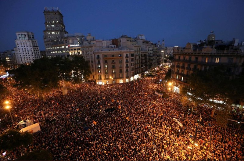 Plaça Catalunya in Barcelona in der Nacht des 20. Septembers 2017