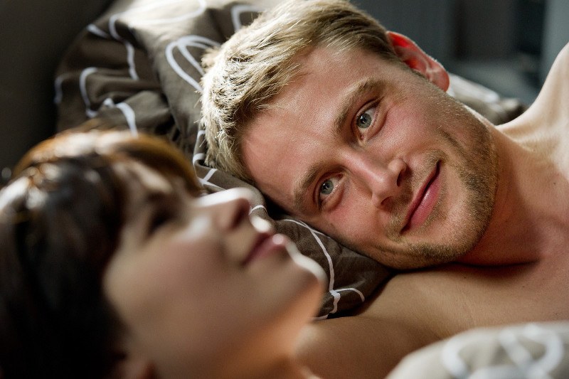Tim (Max Riemelt) und Marie (Anna Fischer) - Der Beginn einer Liebesgeschichte ...