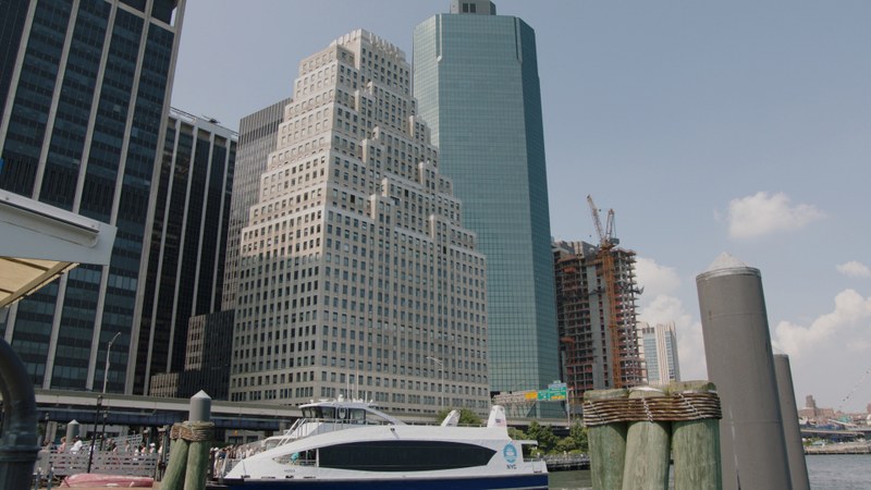 Ely Jacques Kahns berühmte "120 Wall Street" – ein frühes Beispiel flussnaher Verbauung. © Nikolai Dörler