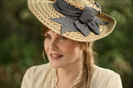 Ein Seitenstrang: Emmanuelle Seigner, Ehefrau von Polanski, in der Rolle von Pauline Monnier, mit der Picquart eine Affäre hat.