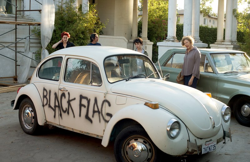 Clash of Times and Civilizations: Irgendjemand hat auf den VW-Käfer der guten alten Zeit den Namen der Post-Punk-Band "Black Flag" geschrieben.