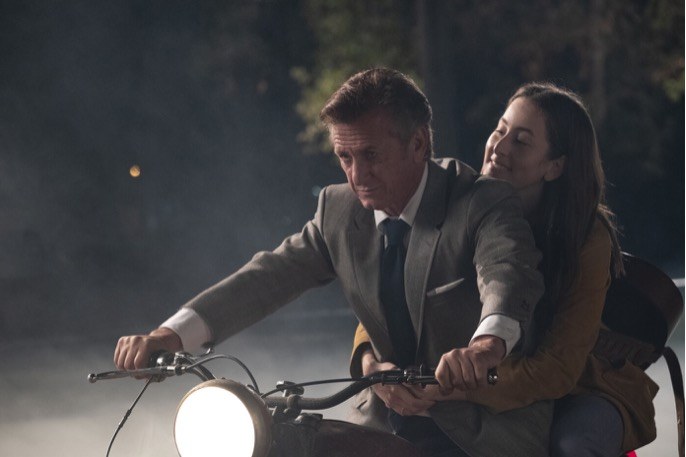 Nächtliche Begegnung mit einem sinistren Anzugräger und älterem Herrn (Sean Penn). PT Anderson sucht immer wieder auch die Unwägbarkeiten, latent bedrohliche Töne in seinem Zeitbild.