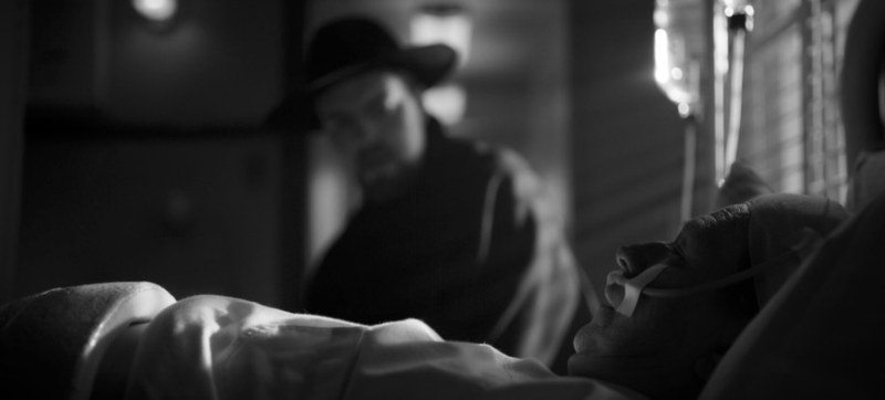 Orson Welles, das gefeierte Genie, bei einem seiner schmalen Auftritte. Er bleibt hier schattenhaft. Diesmal gehört der Film dem Drehbuchautor Mankiewicz.