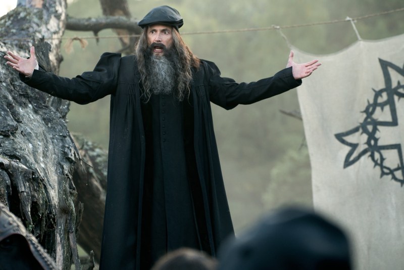 Der schottische Reformator John Knox als Hassprediger, auch er befeuert die atemlosen Machtkämpfe dieser Dramaturgie.