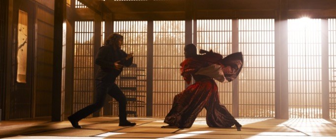 Kung-Fu und Luftsprünge, Neo ist down, er muss für diese Geschichte erst wieder in die Gänge kommen.