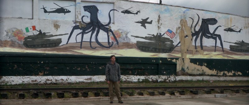 Die außerirdischen Riesenkraken halten sich lange zurück