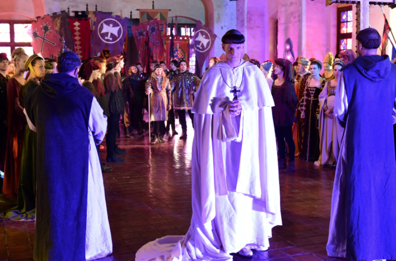 Purple und Pop: Narziss als visuell cooler Abt.