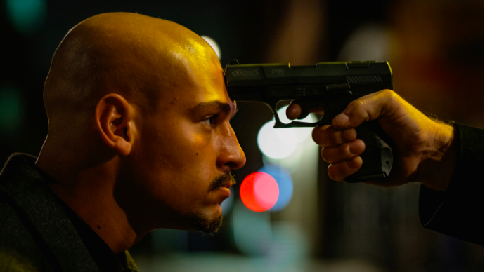 Im Stil harter US-Thriller erzählt.