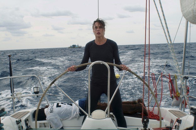 Eine Allegorie auf bestehende Kräfteverhältnisse. Rike (S. Wolf) pariert Stürme mit ihrer High-Tech-Yacht nahezu traumwandlerisch.
