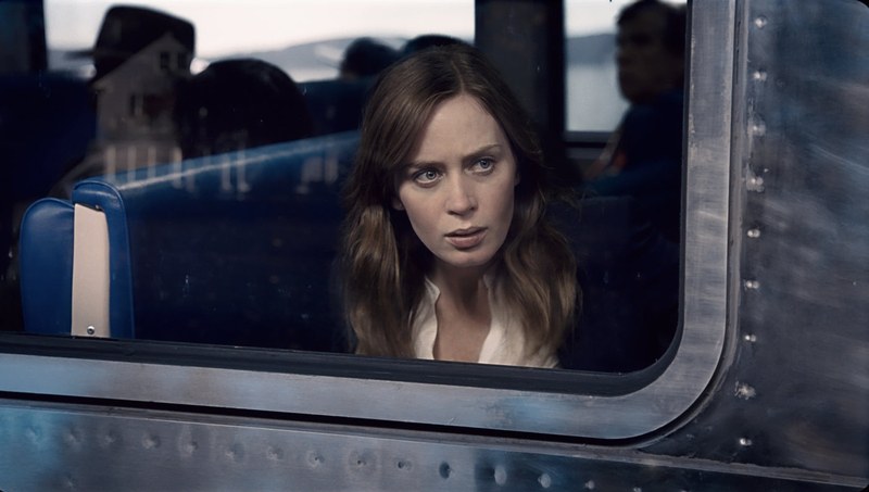 Eine Bahnfahrt, die immer nur in die Vergangenheit führt. Ich bin nicht mehr die Frau, die ich einmal war, sagt Rachel Watson (Emily Blunt).