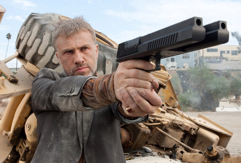 Christoph Waltz geht im hohlen Spektakel unter