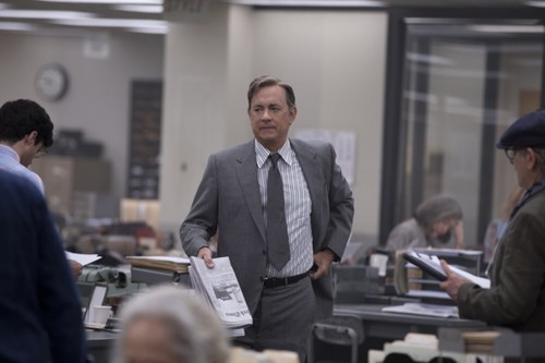 Erfahren und abgebrüht: Tom Hanks als Chefredakteur und Gegenspieler. Das Pathos eines aufstrebenden Zeitungsbetriebs schwingt dabei immer mit.