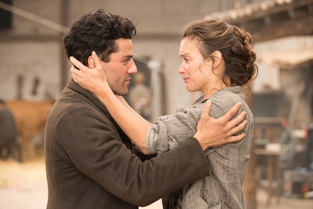 Zerbrechende Liebe: Oscar Isaac und Charlotte LeBon vor dem Hintergrund des Genozids an den Armeniern.