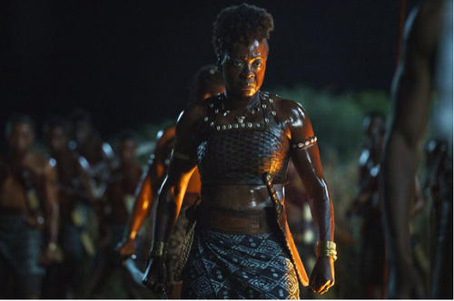 Überraschend martialisch: Viola Davis als Anführerin eines Schwarzen Amazonenheeres.