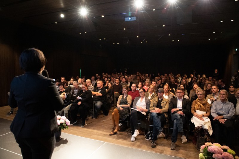 Dem Publikum wurde im vollen Saal des vorarlberg museums ein buntes Filmprogramm geboten