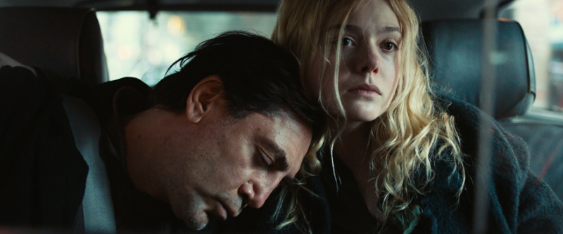Verblasene Gestalt (Bardem) und sich kümmernde Tochter (Fanning). Was vom Traum eines Schriftstellerlebens blieb.