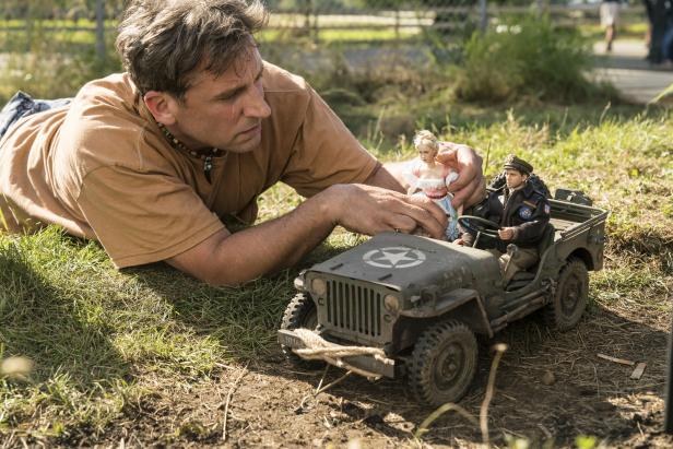 Gewaltopfer, Nerd, Mann mit Bedürfnissen: Eine Gratwanderung für Steve Carell, auch wegen dramaturgischer Unentschiedenheit.