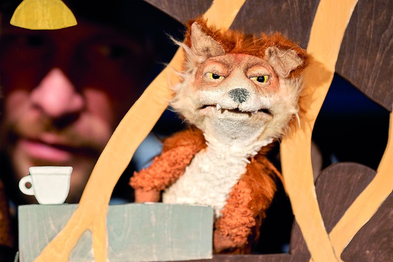 Fuchs Charlie will das Fürchten lernen und macht sich mit seinem Freund, dem Hasen Fritz, auf die Suche nach der Angst. (Foto: Daniel Wagner)