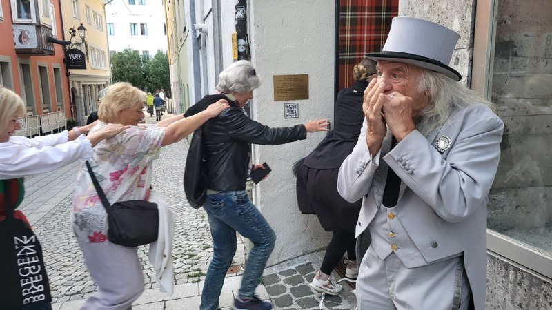 Gemeinsam mit Edi 2000 wurde der Einzug ins Ore-Ore-Gässele zelebriert. (Foto: DuB)