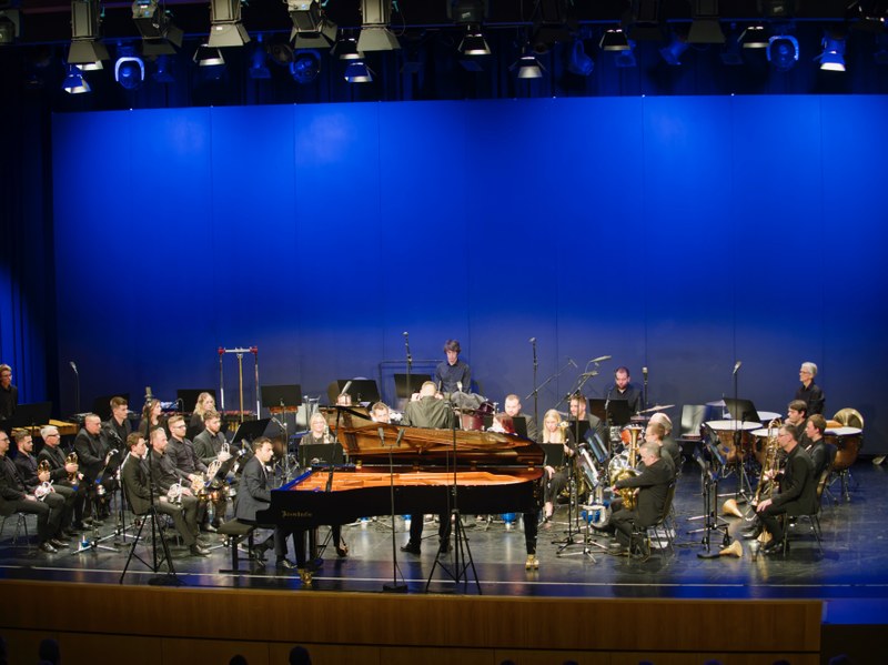 George Gershwins „Rhapsody in Blue“ mit der Brassband Vorarlberg und dem Pianisten Yunus Kaya (Foto: Jürgen Grasmuck)