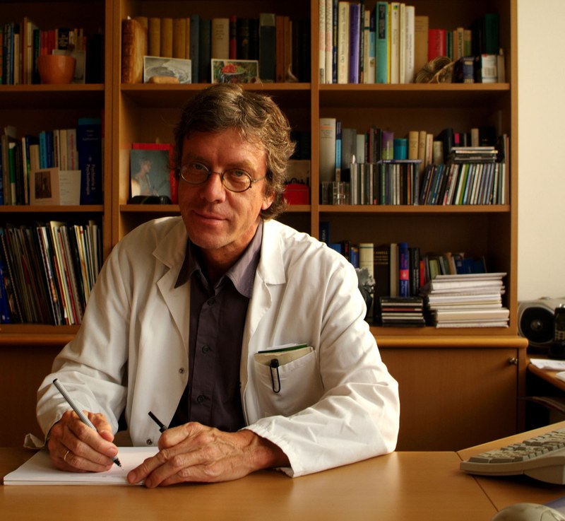 Albert Lingg, ehemaliger Chefarzt der Valduna: „Die Psychiatrie hat einen unglaublichen Wandel hinter sich gebracht. Als ich gekommen bin, habe ich eine Abteilung mit fast 300 Betten übernommen, wovon 240 Langzeitpatienten waren. Heute sind es noch fünf, die nicht anderswo leben können.“