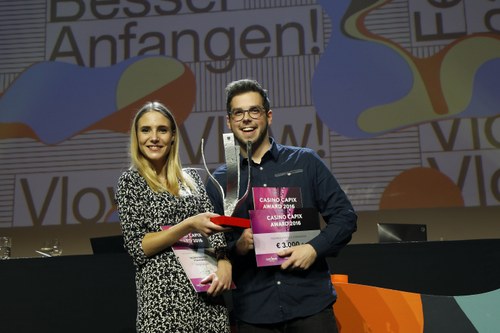 Lena Sophia Mathis und Simon Fussenegger von der FH Vorarlberg gewinnen den Casino Award. © Anja Koehler
