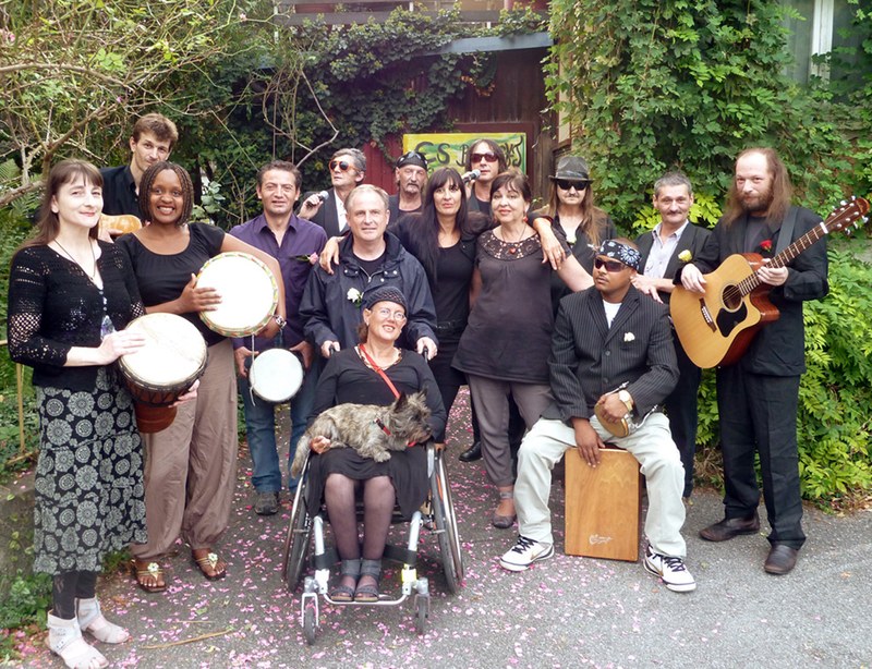 Das Emsige Beisl Orchestra hat im neuen alternativen Zentrum einen Proberaum gefunden