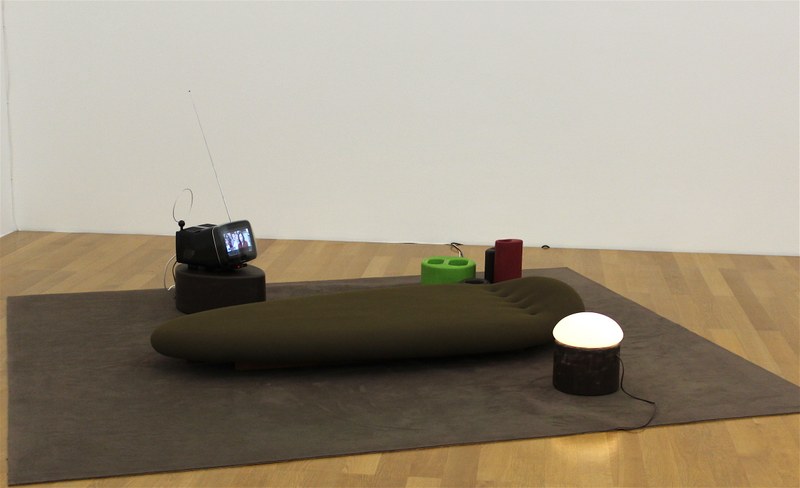 Tobias Rehberger: "Lying around lazy", Installation, 1996 (Fotos: Karlheinz Pichler)
