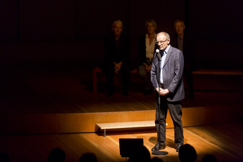 Karl W. Bitschnau, Leiter von "Hospiz Vorarlberg" erzählt aus seiner langjährigen Erfahrung. © Dietmar Mathis | Montforter Zwischentöne