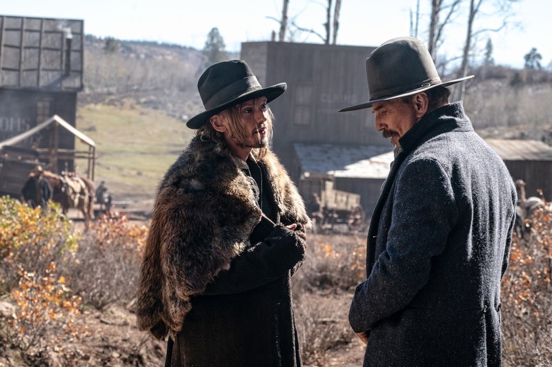 Zwischen dem schießwütigen Hinterwäldler (J. C. Bower) und dem wortkargen Außenseiter (Kevin Costner) wird es bald ernst. (Foto: Tobis)