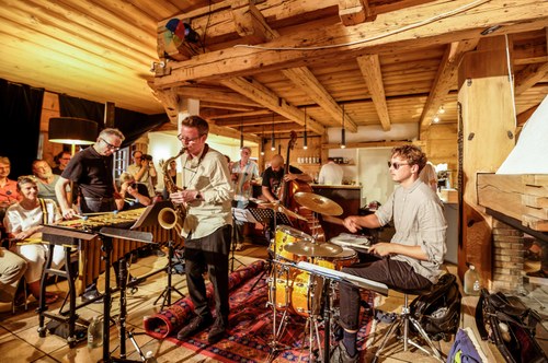 ... und nennt sein Quartett mit Stefan Kalr Schmid, Fabian Arends und Chistopher Dell "Roar" (Foto: Stefan Hauer)