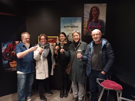 Alexander Ilg und Felicia Arnold mit der Filmgruppe des Theaters am Saumarkt (Helene Amann, Katharina Bachmann und Werner Gerold)