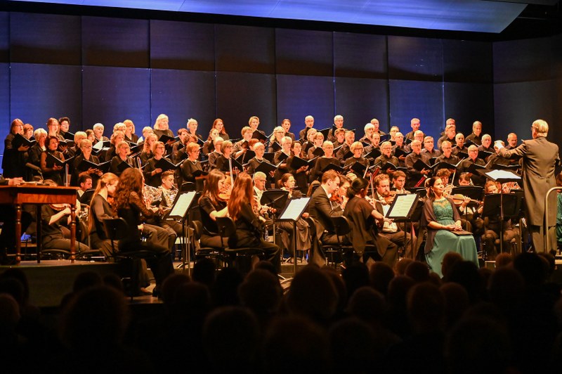 Im Zentrum des Konzertes in Schaan stand das Chorseminar Liechtenstein unter dessen Leiter William Maxfield (Foto: Lilli Löbl)